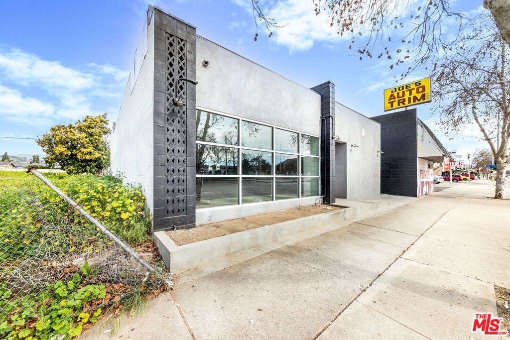 1241 W Holt Avenue — photo
