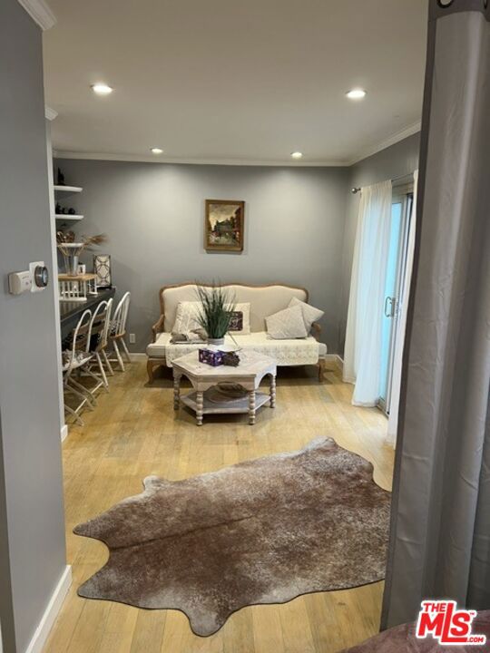 141 S Clark Drive 315 — photo