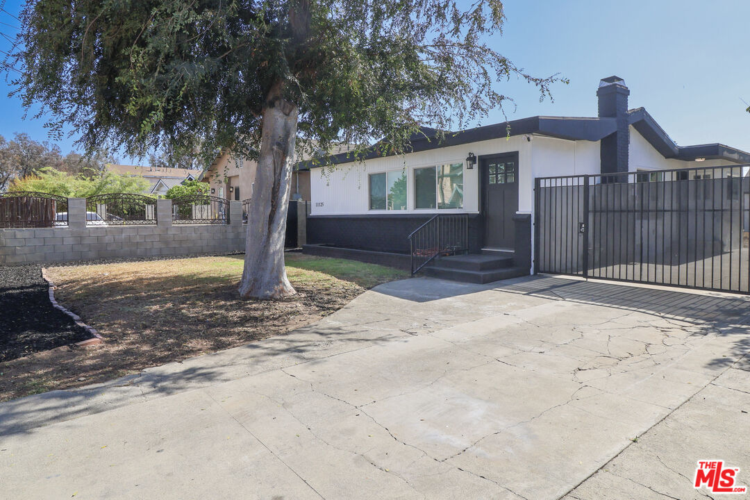 11125 S Osage Ave — photo
