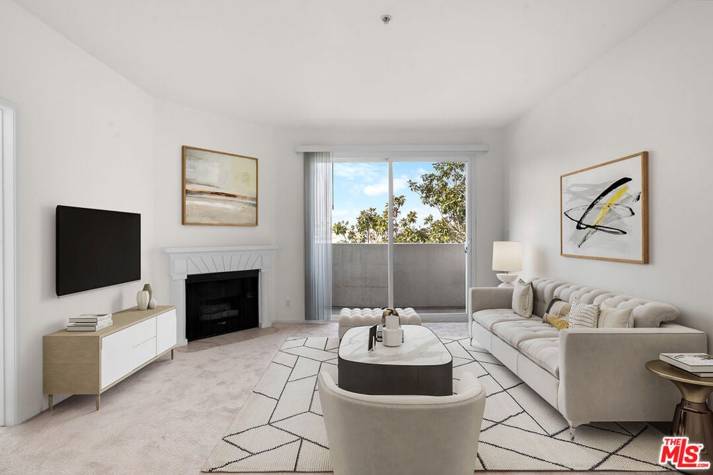 620 S Gramercy Place 301 — photo