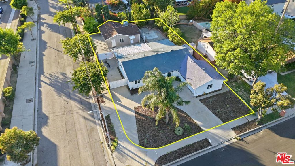 10401 Amigo Avenue — photo