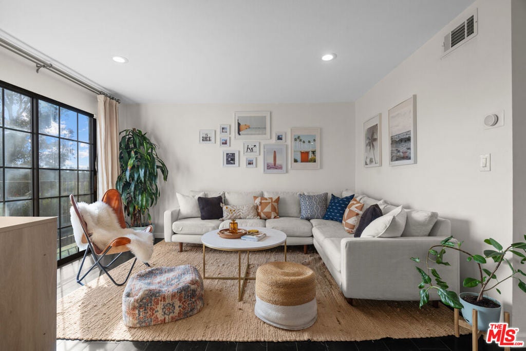1020 Ocean Park Boulevard 7 — photo