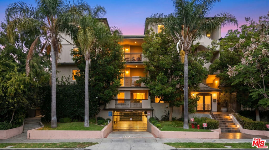 8121 Norton Avenue 201 — photo