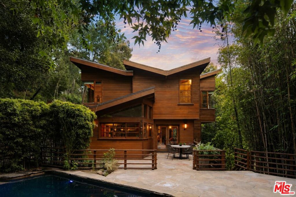 2424 Nichols Canyon Road — photo