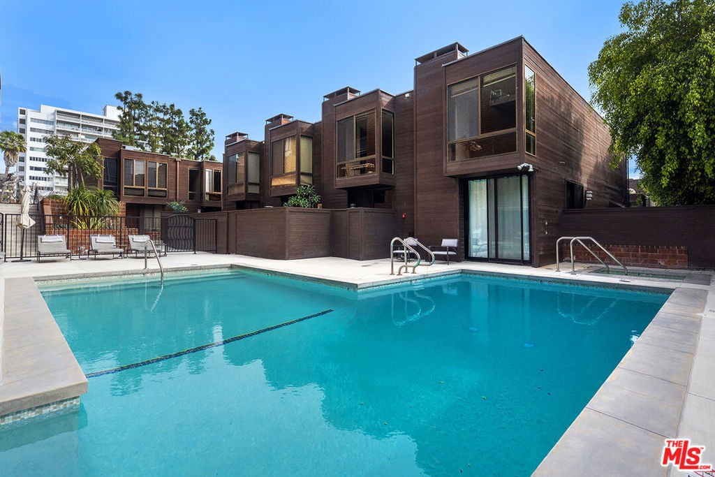 1033 Carol Drive T3 — photo