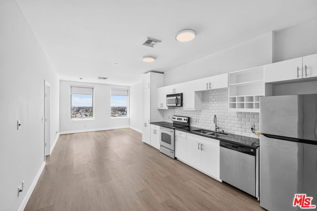 3810 Wilshire Boulevard 1108 — photo