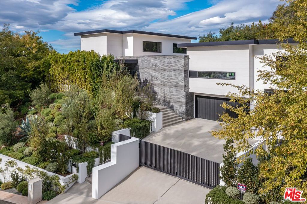9455 Eden Drive — photo
