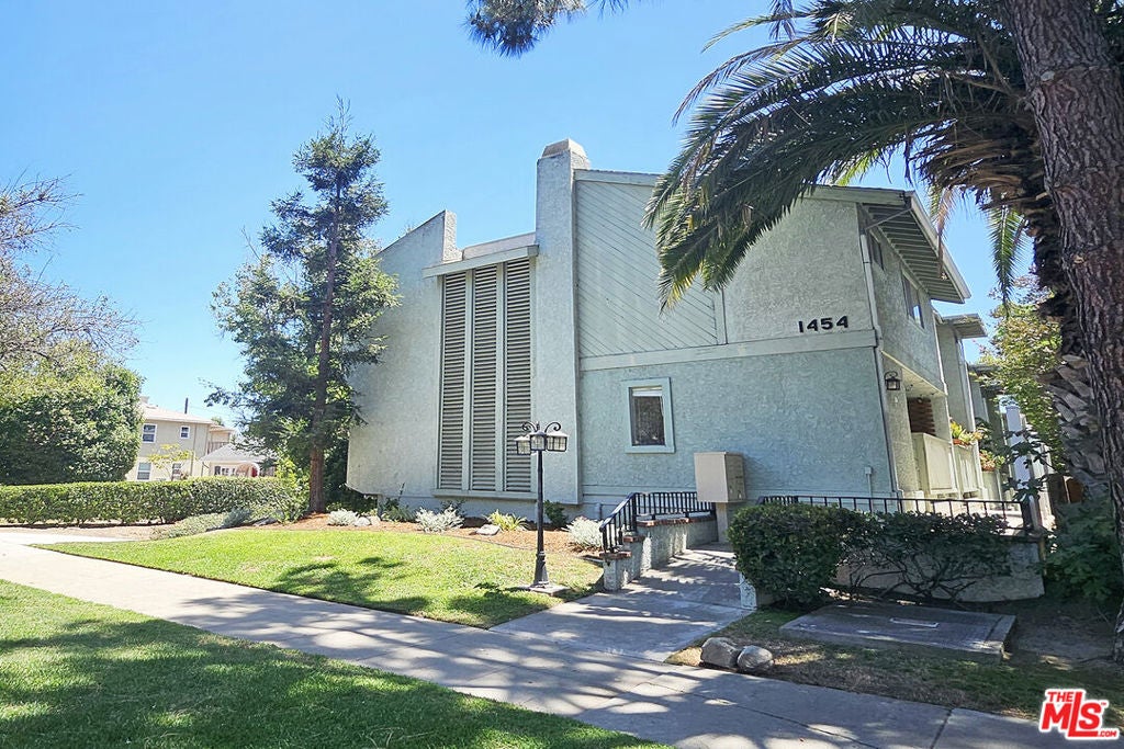 1454 E Orange Grove Boulevard 1 — photo