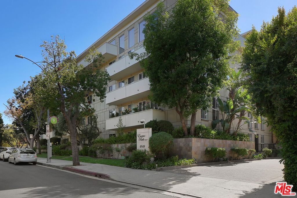 4949 Genesta Avenue 111 — photo
