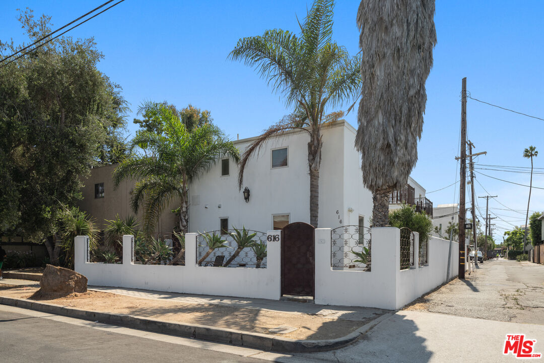 616 Sunset Ave C — photo