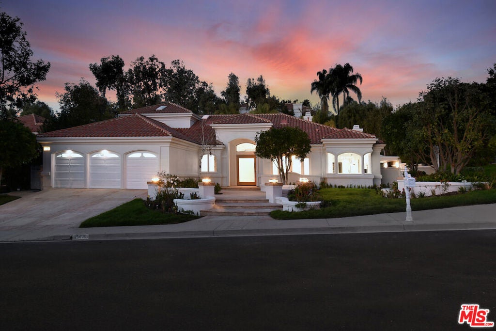 25605 Melbourne Court — photo
