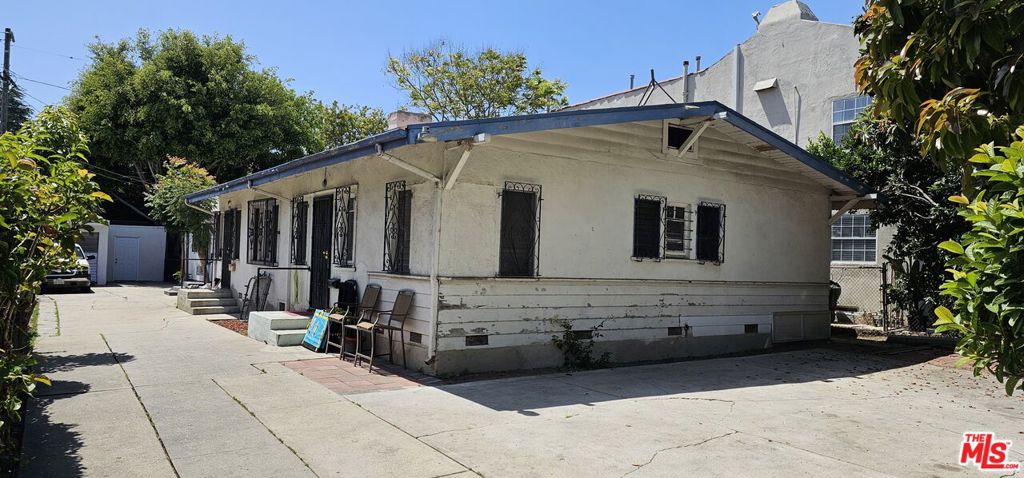 1243 N Beachwood Drive — photo