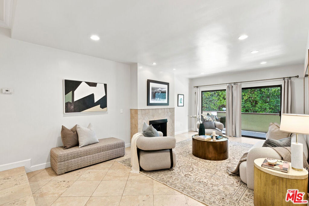 2332 Fox Hills Drive 103 — photo
