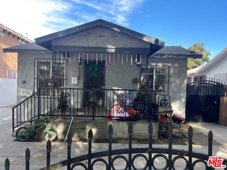 915 E 76th Place — photo