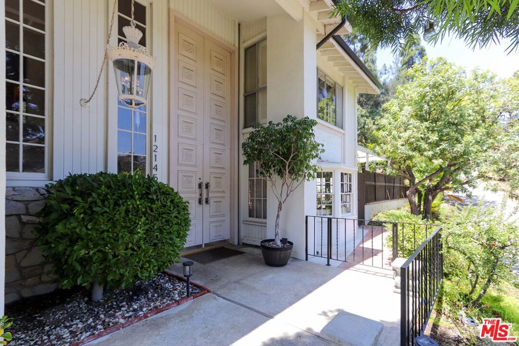 12145 La Casa Lane — photo