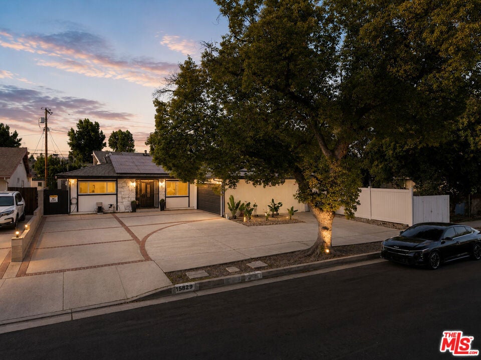 15829 Tupper Street — photo