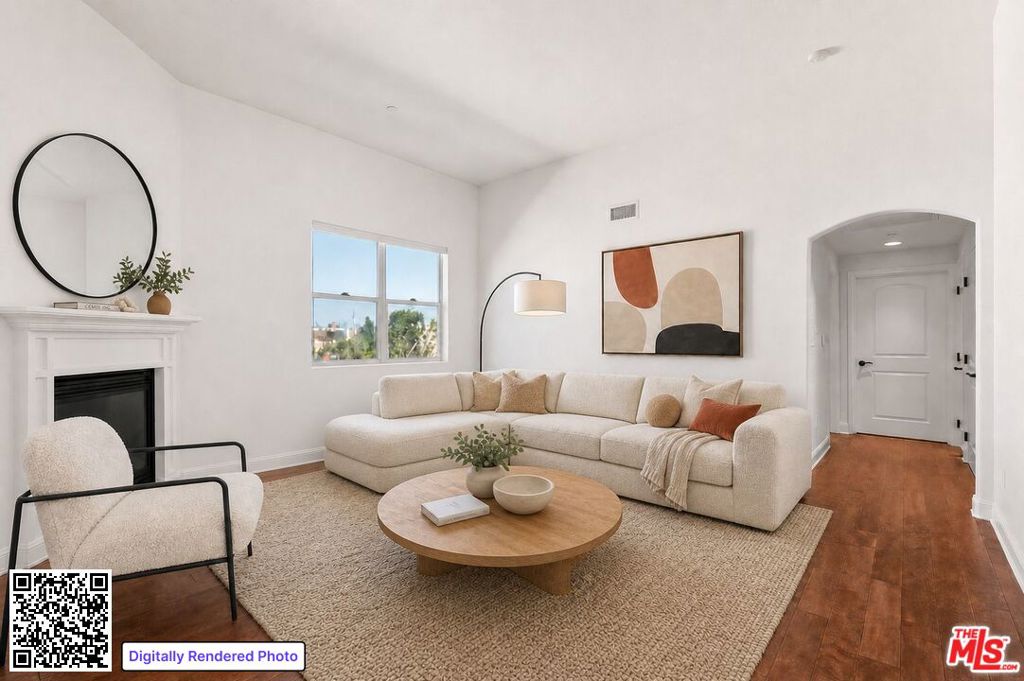 5037 Rosewood Avenue 301 — photo
