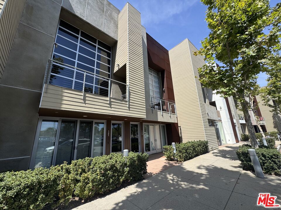 121 E City Place Drive — photo