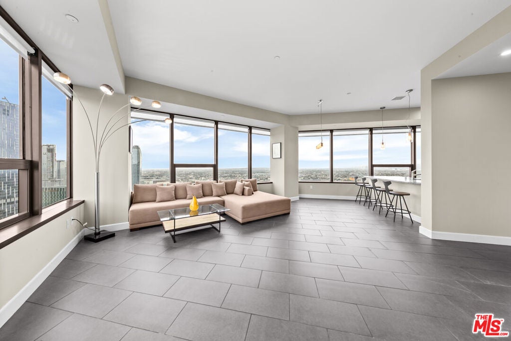 1100 Wilshire Boulevard 2411 — photo