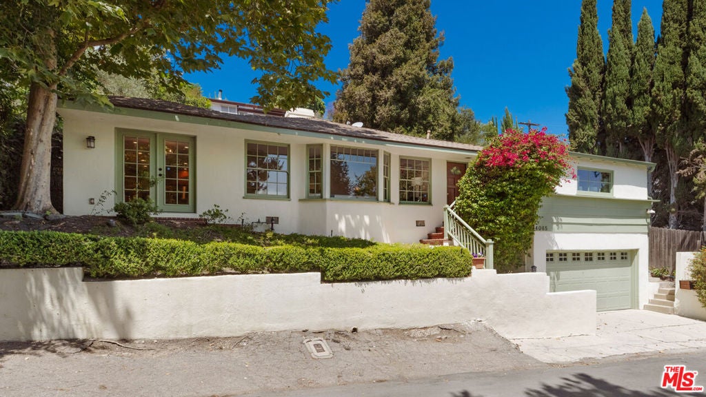 4065 Woodman — photo