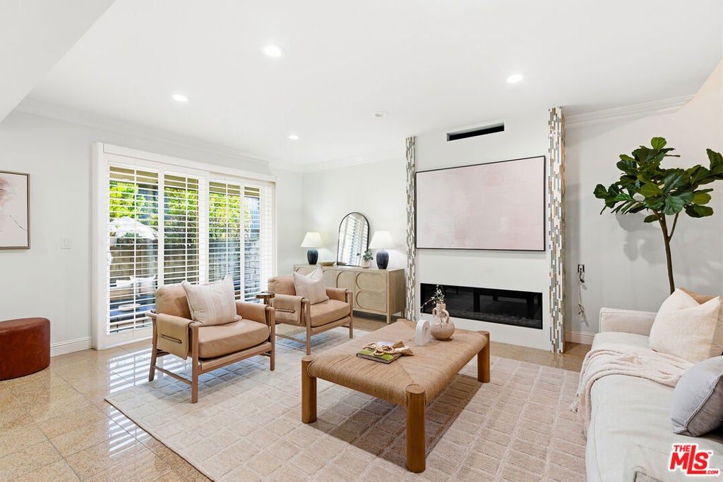 13233 Fiji Way H — photo