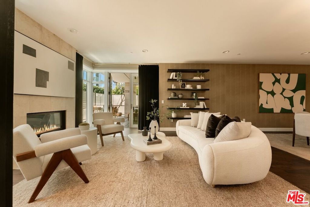 447 N Doheny Drive 101 — photo