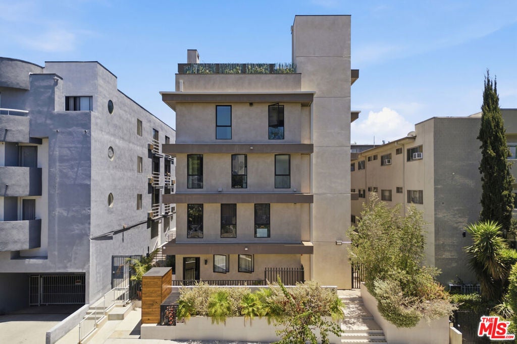 1434 N Poinsettia Place 101 — photo