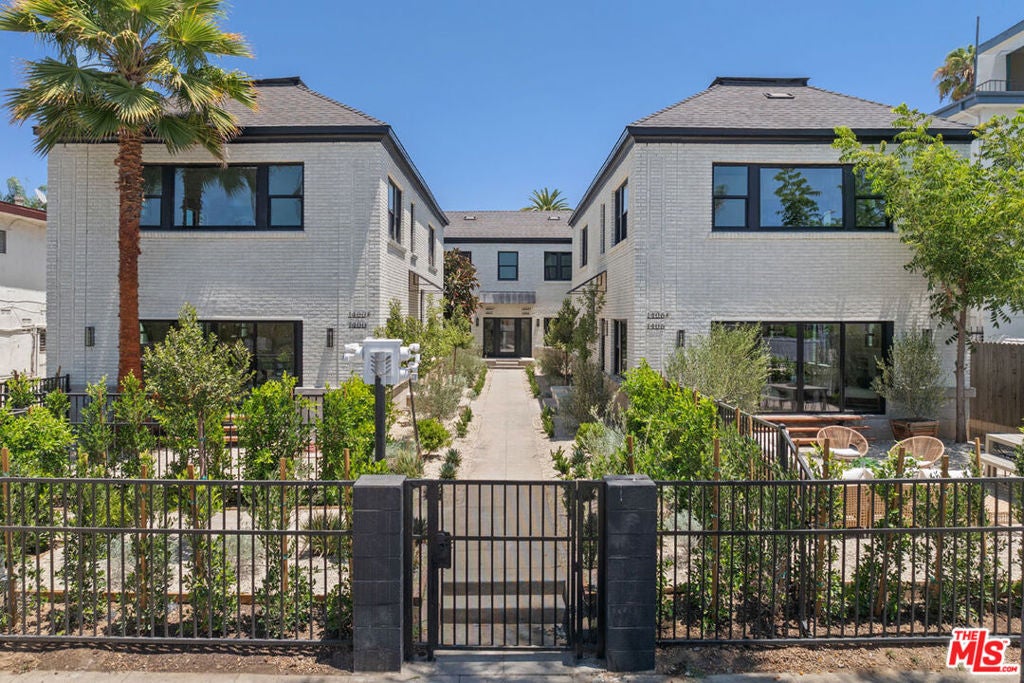 1404 1/2 S Wilton Place — photo