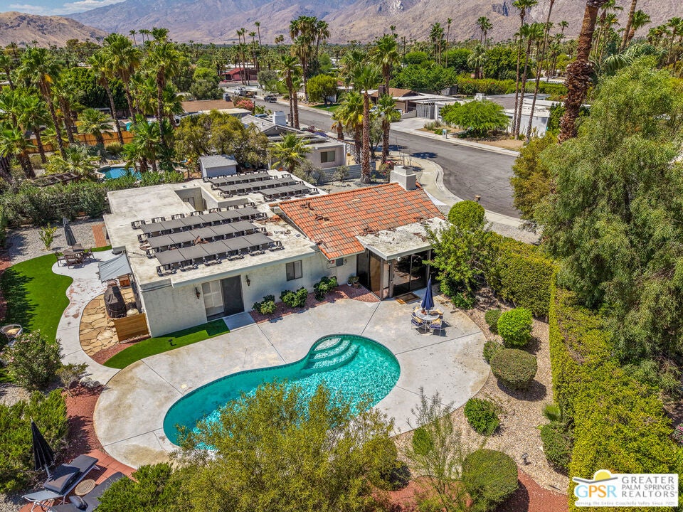566 N Sunset Way — photo