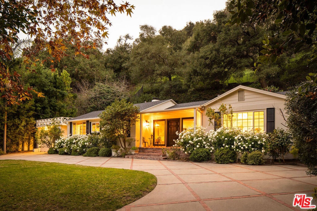 2533 Benedict Canyon Drive — photo