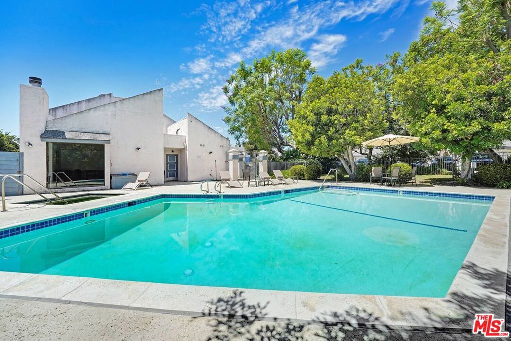 21333 Lassen Street 8B — photo