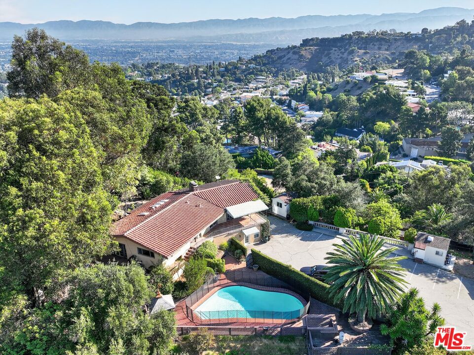 8207 Mulholland Drive — photo
