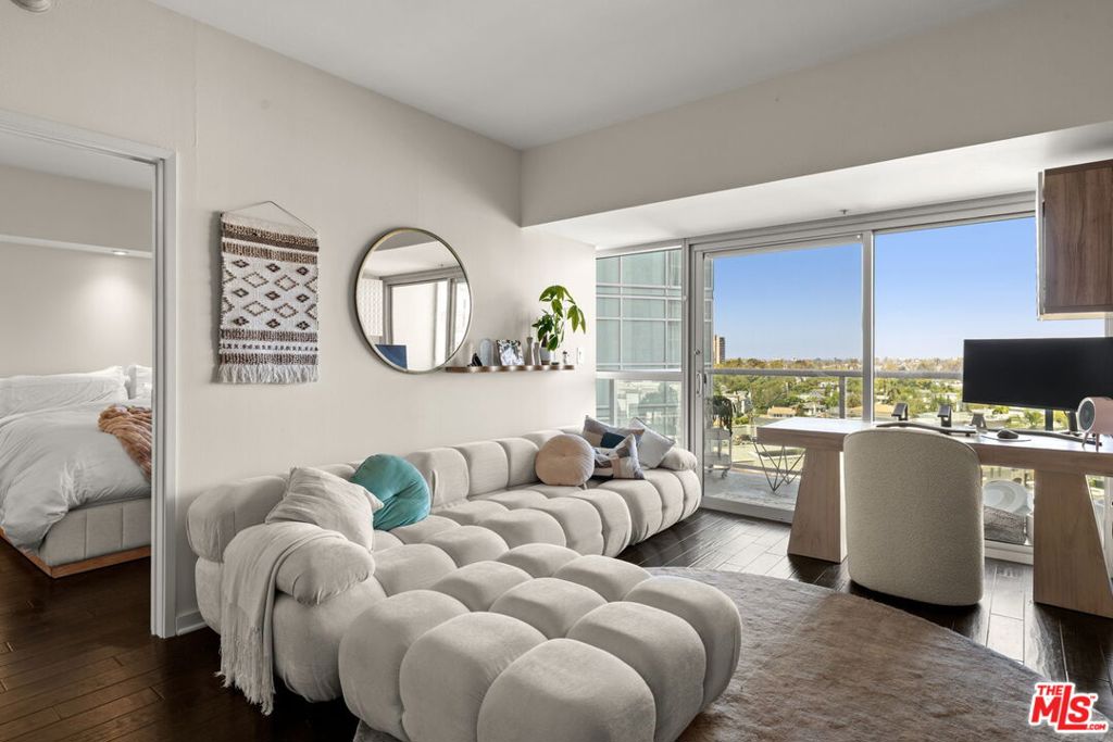 13700 Marina Pointe Drive 809 — photo
