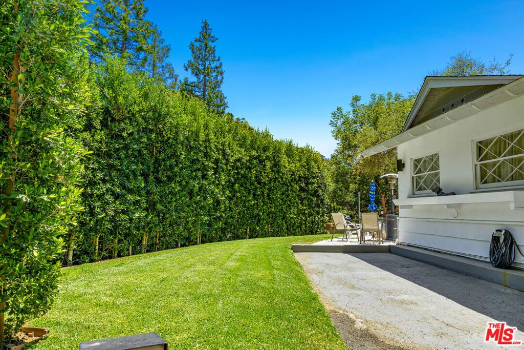 2485 Benedict Canyon Drive — photo