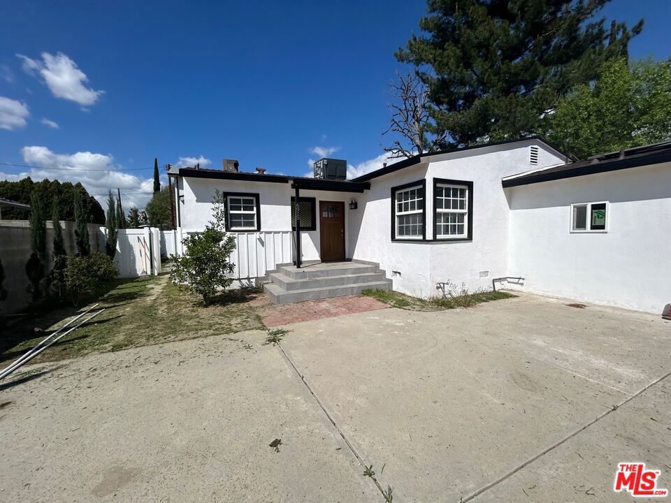 6915 Laramie Avenue — photo