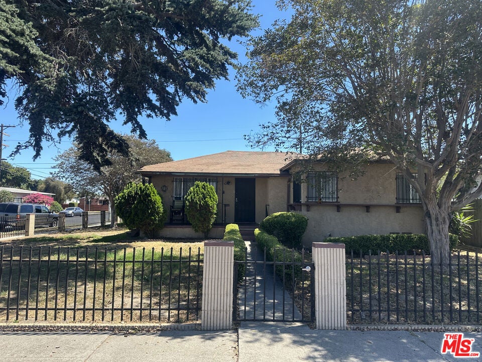 748 E Century Boulevard — photo