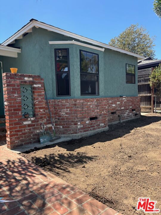 3497 Redwood Avenue — photo
