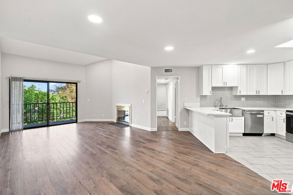4210 Via Arbolada 304 — photo