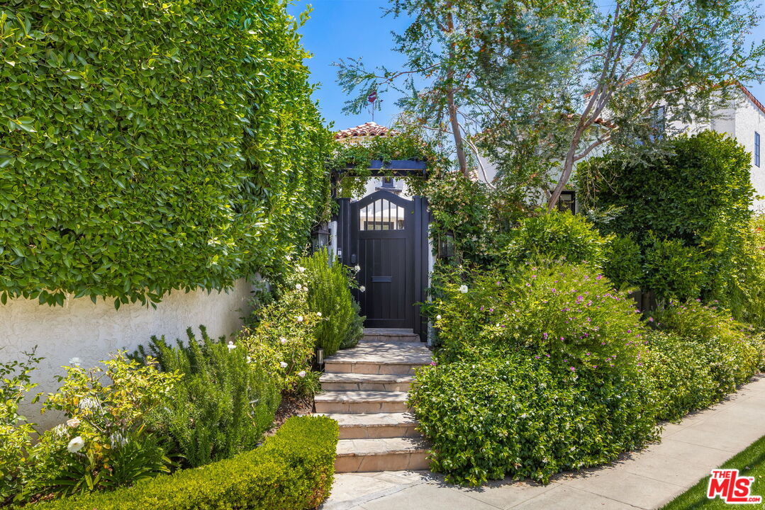 Home in Los Angeles, CA 90064 — photo 2