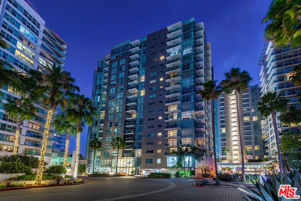 13650 Marina Pointe Drive 404 — photo