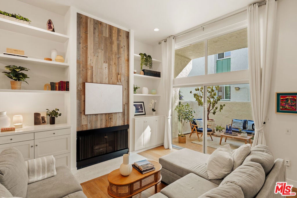 4914 Mcconnell Avenue 1/2 — photo