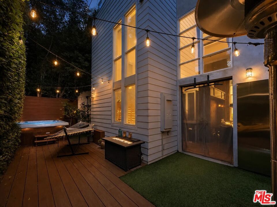 1037 N Laurel Avenue 10 — photo