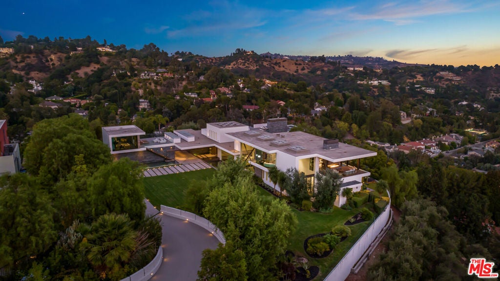 3000 Benedict Canyon Drive — photo