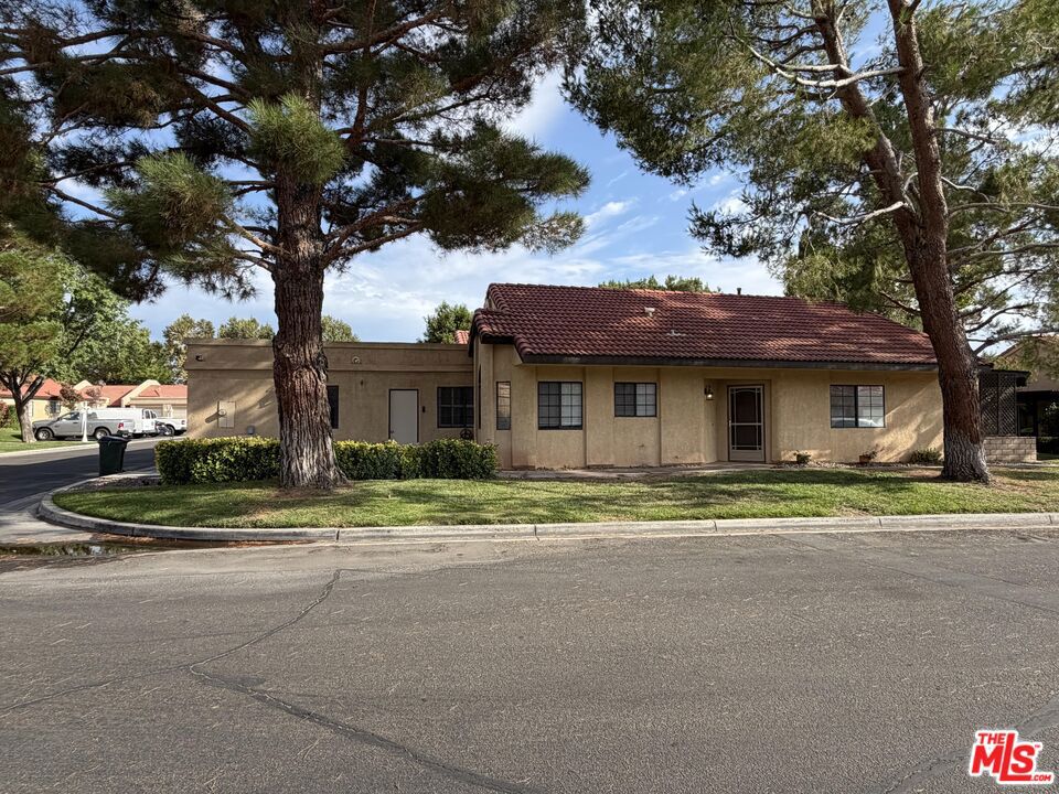 11644 Kerrie Way — photo