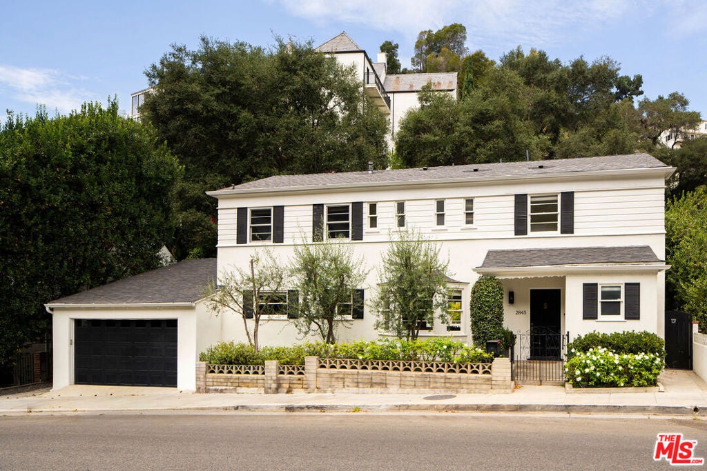 2845 N Beachwood Drive — photo
