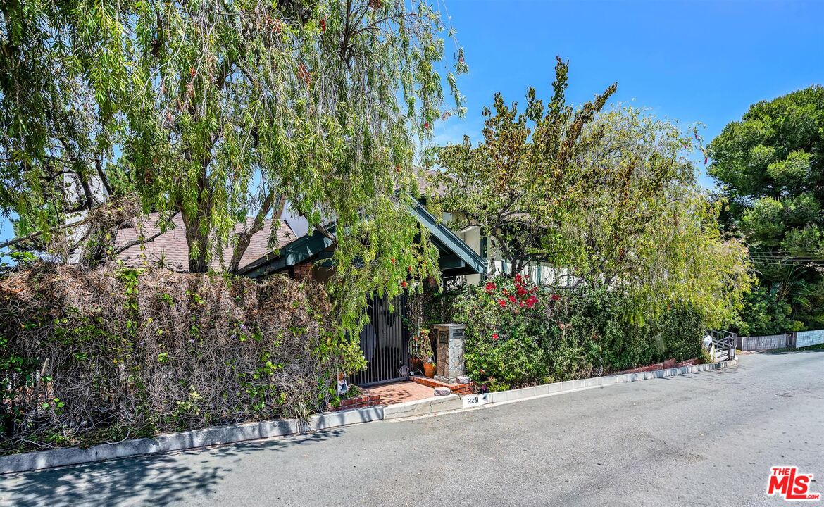 Home in Los Angeles, CA 90210 — photo 3