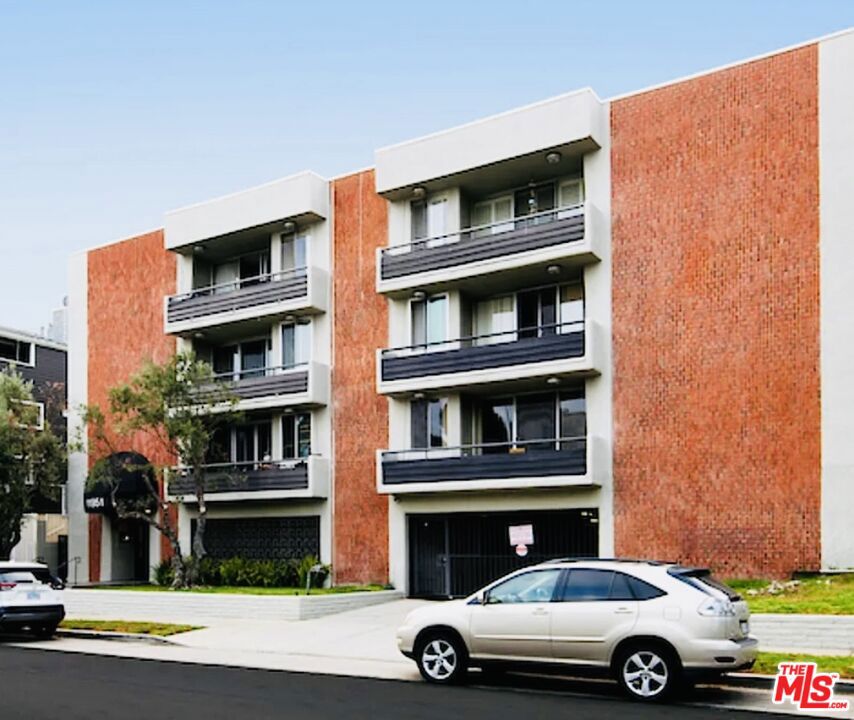 11951 Mayfield Avenue 107 — photo