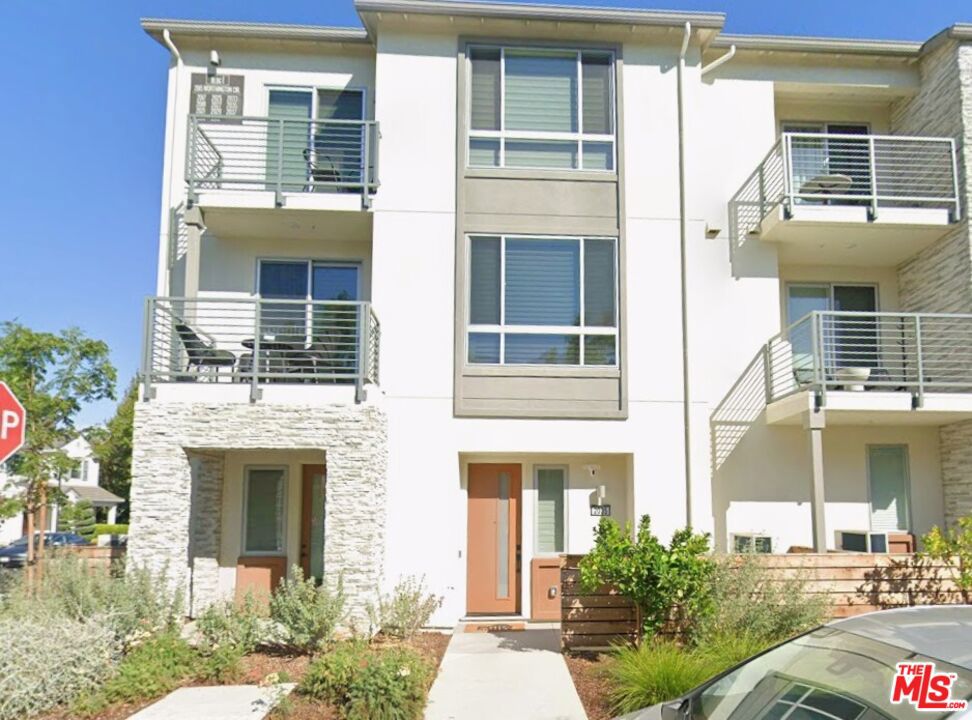 2035 Worthington Circle — photo