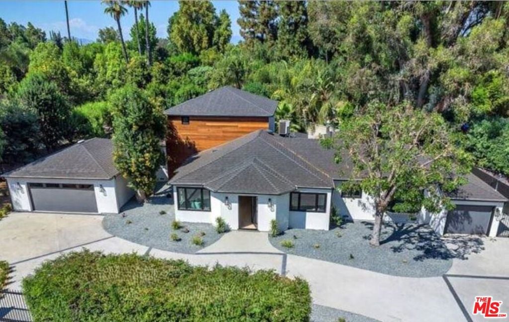 19061 Wells Drive — photo