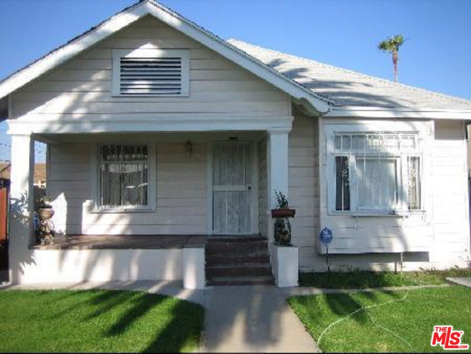 9210 S Figueroa Street — photo